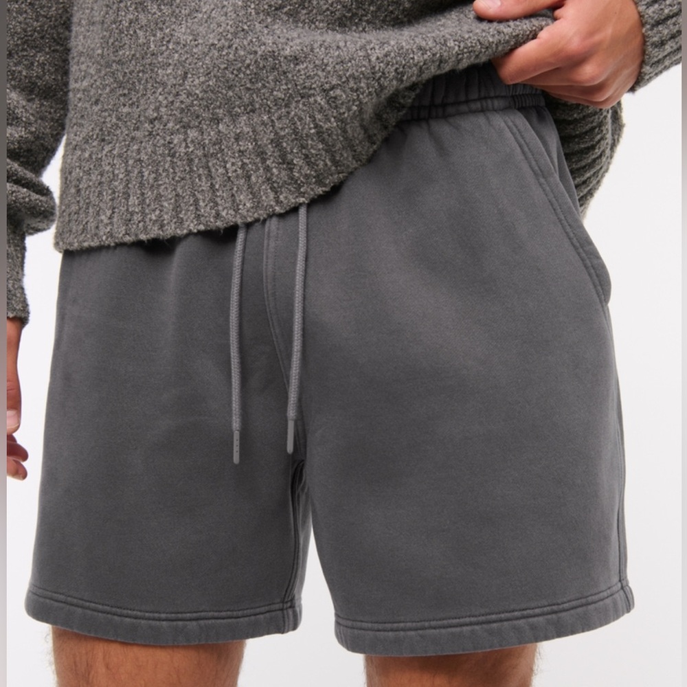 ABERCROMBIE AND FITCH Men’s Dark Grey Essential Short 5”